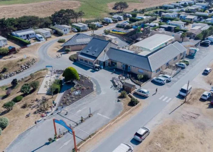 Camping Mobil Spacieux - 6 Pers. - Api-1-52-2110 Sainte-Marie-du-Mont (Manche)